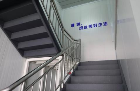 濟南歷城區荷花路建筑工地臨時住人移動板房